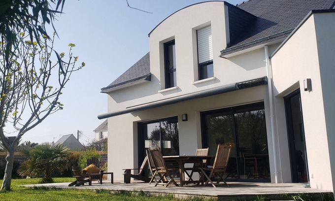 Riantec House | Contemporary house located 200 m from the little sea of gavres and 5mn from the ocean.