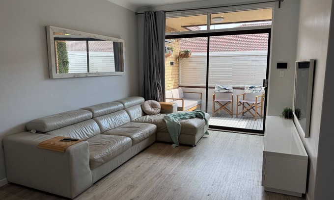 Oatley Apartment | Convenient 3BR Oatley apartment 30 mins train to Sydney CBD, Beaches