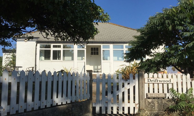 Icklesham Cottage | Cool Beach House Hideaway - with historic Rye on your doorstep.
