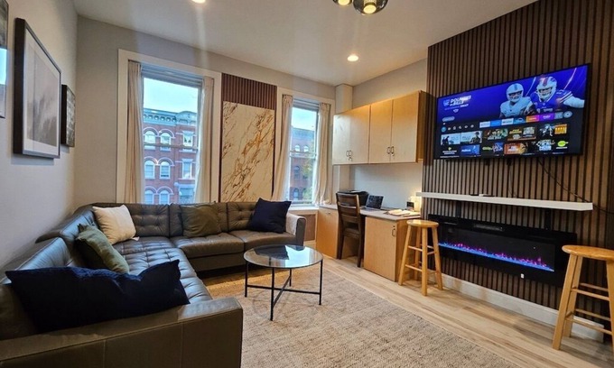 Bergen House | Cool Renovated 3-bedroom Townhome with AC in Jersey City
