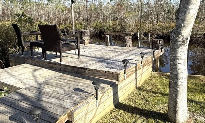 Shoreline Park RV Rental | Cool RV spot or Campground on the water in Bay St. Louis
