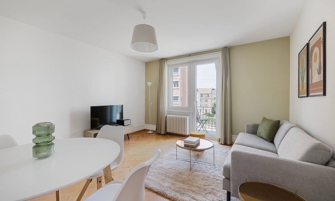 District 6 Apartment | Cool Unterstrass 3BR, 15min walk to Zurich HB, by Blueground