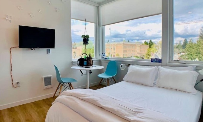 Roosevelt Condo | Corner unit studio with natural light and premium amenities for a very comfortable quick stay.