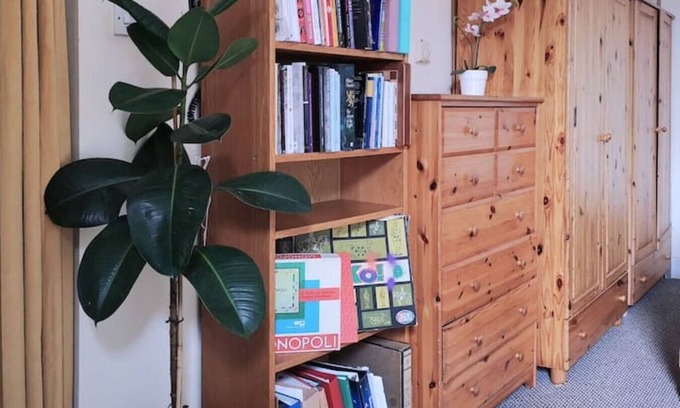 Brondesbury Apartment | Cosy 1 Bed Flat Hideout in Kilburn