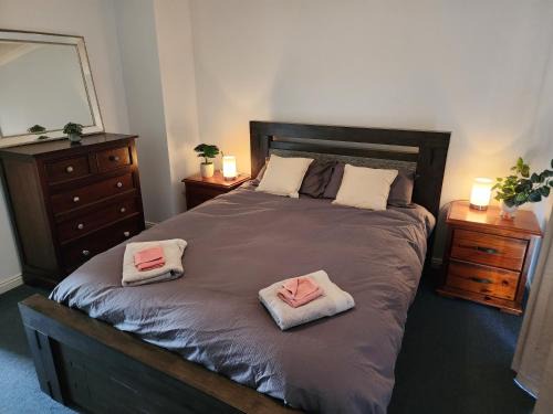 South Kalgoorlie House | Cosy 2 bedroom Unit in a secure gated complex