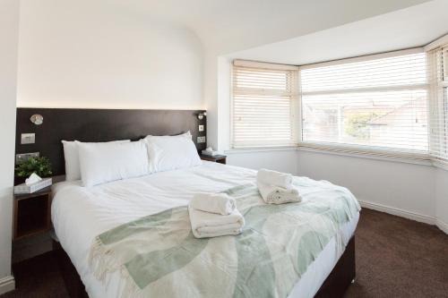 Salford Apartment | Cosy 3 bedroom house in quiet residential area