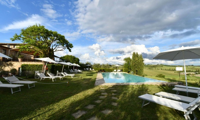 Ponte di Gabbiano Apartment | Cosy apartment for 4 people with A/C, pool, WIFI, TV and pets allowed, close to Siena