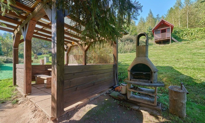 Starkov Villa | Cosy apartment in villa for 4 people with pool, WIFI, TV, patio and pets allowed