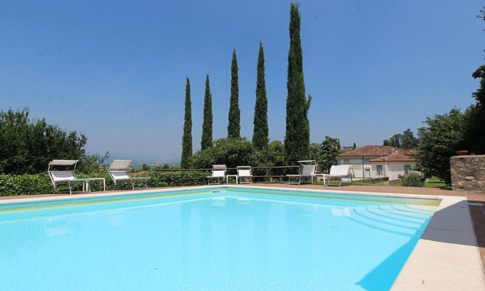 Colognola ai Colli Apartment | Cosy apartment for 8 people with A/C, pool, WIFI and TV, close to Verona