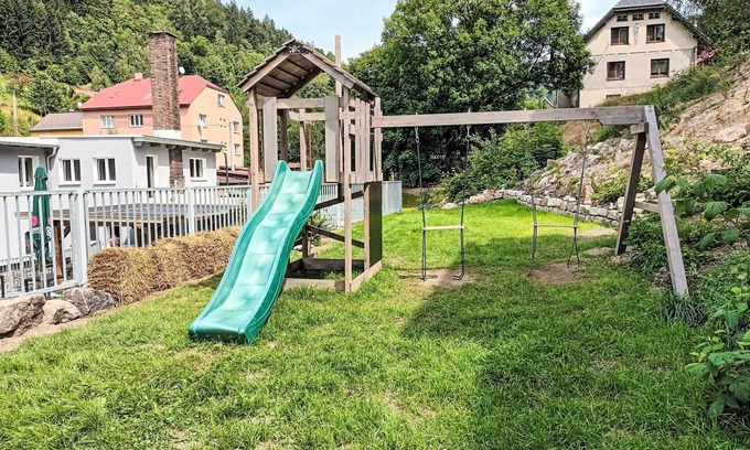 Desna Apartment | Cosy apartment for 4 guests with WIFI, pool, TV and patio