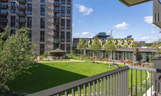 Preston Apartment | Cosy apartment for 2 people with WIFI, TV and terrace