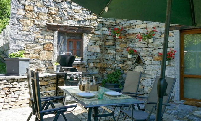 Malvaglia-dagro Apartment | Cosy apartment for 3 people with WIFI, TV and patio