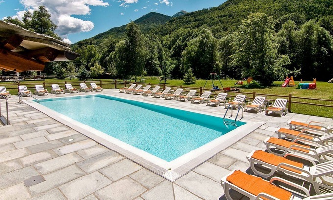 Sampeyre Apartment | Cosy apartment for 4 guests with WIFI, pool, TV and terrace