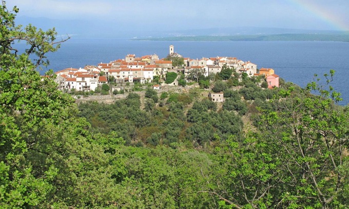 Porozina Apartment | Cosy apartment for 5 guests with WIFI, A/C, TV, terrace, pets allowed and parking