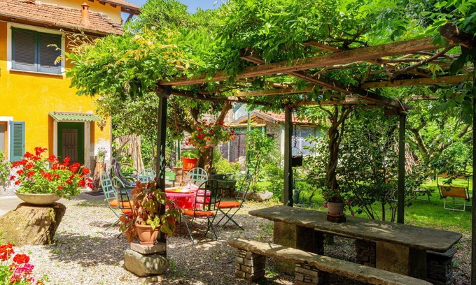 Dongo Apartment | Cosy apartment for 5 guests with WIFI, TV, patio and pets allowed