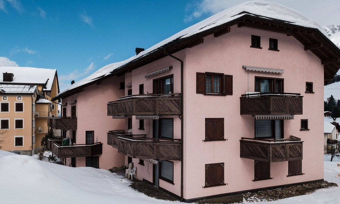 Parpan Apartment | Cosy apartment for 6 guests with WIFI, TV and balcony