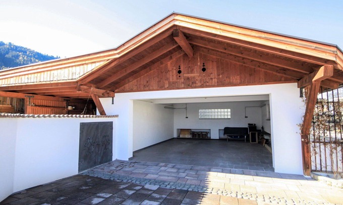 Axams Apartment | Cosy apartment for 7 guests with WIFI, TV, balcony, pets allowed and panoramic view