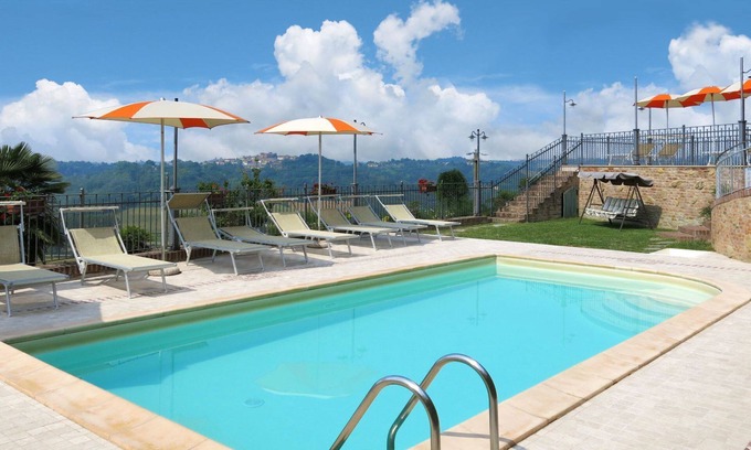 Cossombrato Apartment | Cosy apartment for 4 guests with WIFI, pool, TV, patio and pets allowed