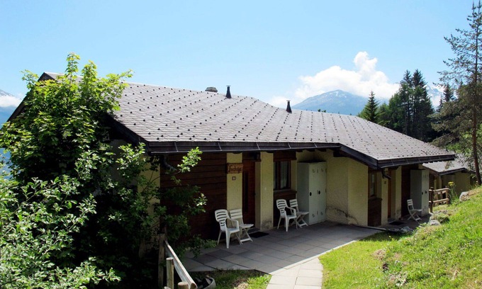 Heremence House | Cosy apartment in villa for 9 guests with WIFI, TV and terrace