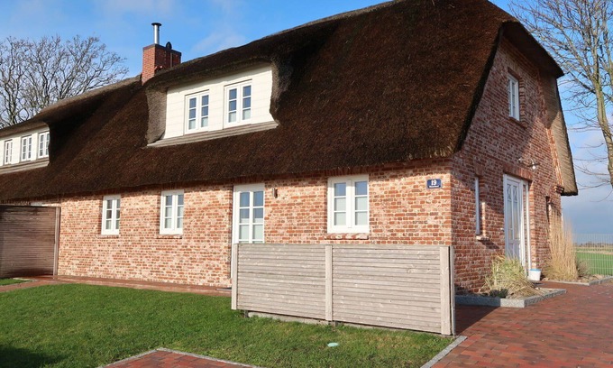 Dagebuell House | Cosy apartment in villa with hot tub, WIFI, TV, terrace, pets allowed and panoramic view
