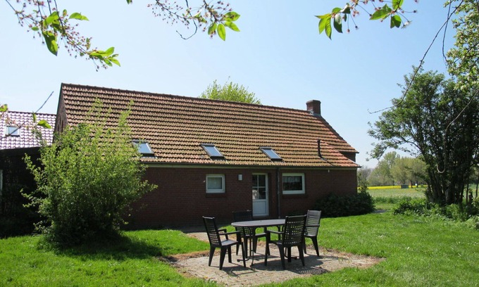 Bunde House | Cosy apartment in villa for 14 people with WIFI, TV, terrace and pets allowed