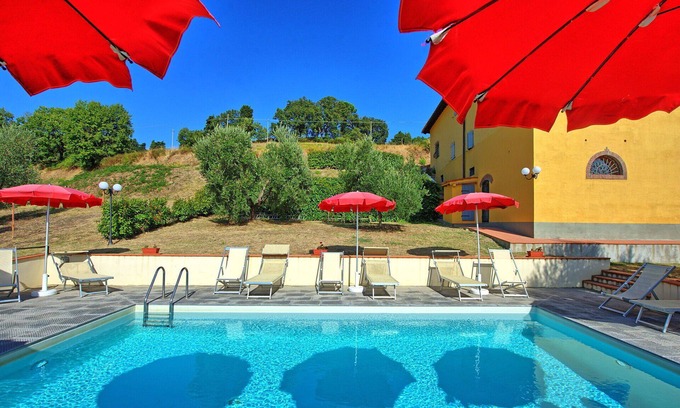 Pontassieve Villa | Cosy apartment in villa for 2 people with WIFI, pool, A/C, TV, pets allowed and panoramic view
