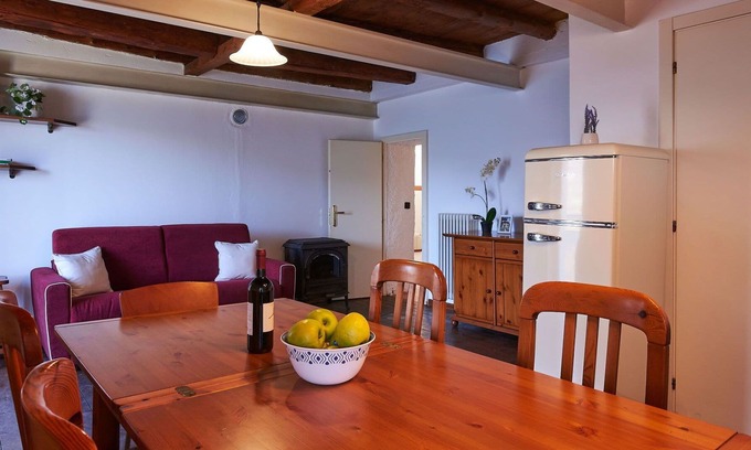 Bellano House | Cosy apartment in villa for 6 people with WIFI, TV, patio and parking