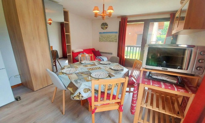 Morillon Apartment | Cosy appartement au centre de Morillon, proche télécabine, balcon et parking - FR-1-624-104