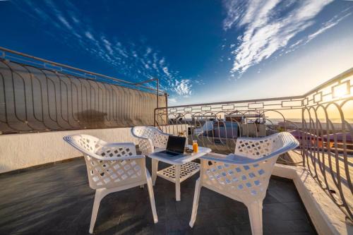 Anza Apartment | Cosy Apt Rooftop partage wifi rapide plage a pied