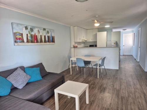 Marcoola Apartment | Cosy Beach Pad - Three Bedrooms