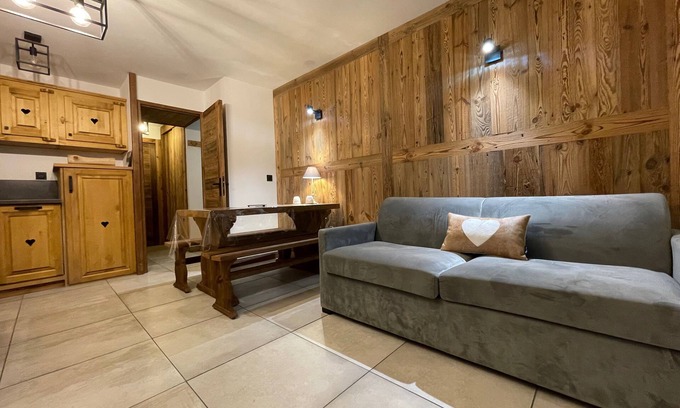 Pralognan-la-Vanoise Apartment | Cosy chalet-style apartment with pool at the foot of the slopes and panoramic vi