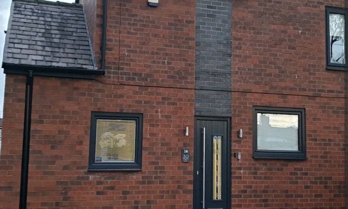 Radcliffe House | Cosy & Comfortable 2 Bedroom Annex New Build 2022