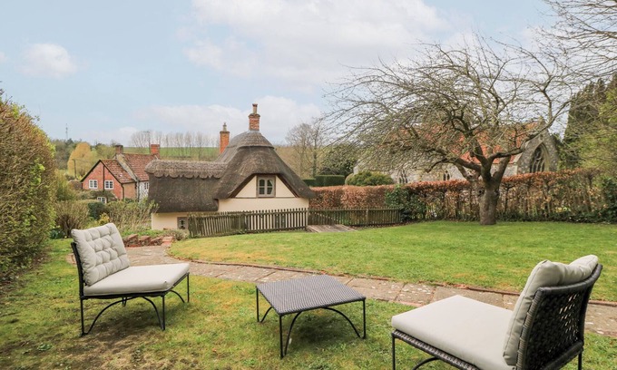 Salisbury Cottage | Cosy Cot
