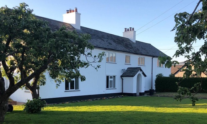 Llanychan Cottage | Cosy cottage with Mountain View’s, local pub 1 mile away. Sorry no pets.