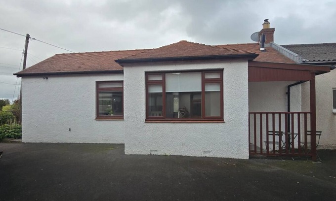 Crosshouse Cottage | Cosy country cottage self contained free parking close to crosshouse hospital
