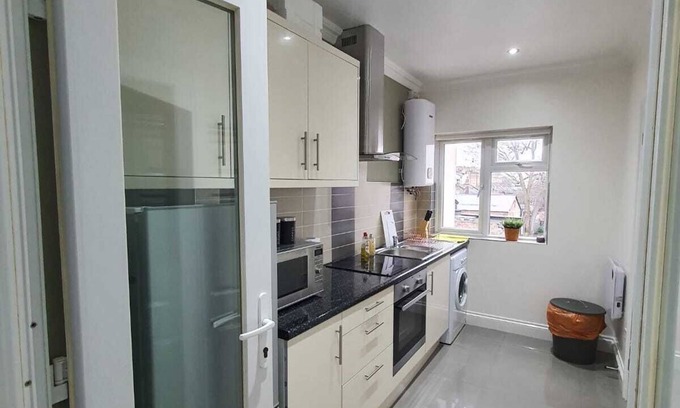 St. Pancras and Somers Town Apartment | Cosy Entire Home Kingscross Central London
