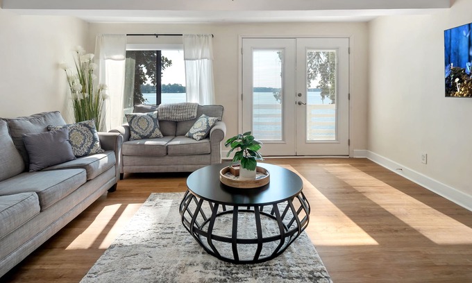 Quincy House | Cosy for 4 on Lake Talquin with dock and boathouse