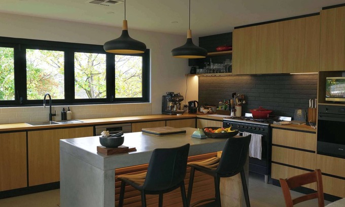 Launceston CBD House | Cosy Getaway with outdoor spaces