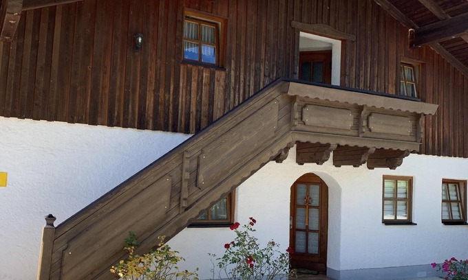 Hauzenberg Apartment | Cosy holiday flat with shared pool