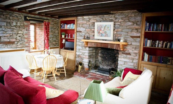 Churston Ferrers Cottage | Cosy & homely cottage 1m from Brixham-Tucked away from the hustle and bustle .