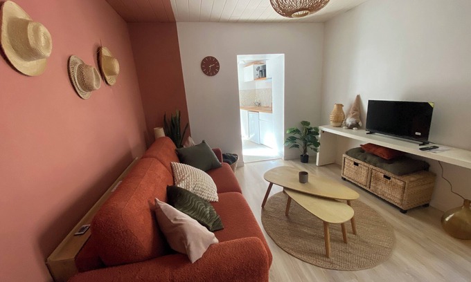 Bourg-Saint-Andeol Apartment | Cosy new studio with private courtyard