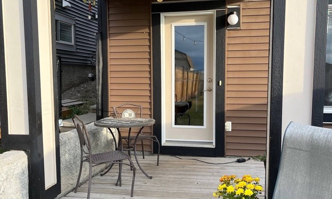 Cochrane Apartment | Cosy Suite with Rocky Mountain View