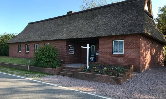 Neuendorf-Sachsenbande House | Cosy thatched house in Schleswig-Holstein