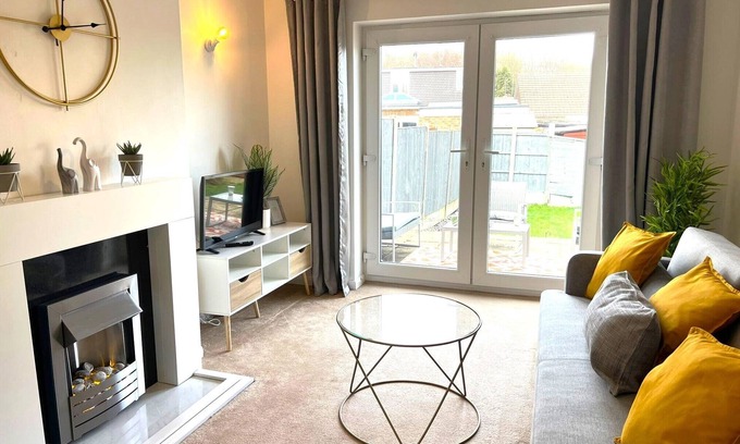 Brentwood House | Cosy two bed bungalow in Hutton/Brentwood - fast London connections