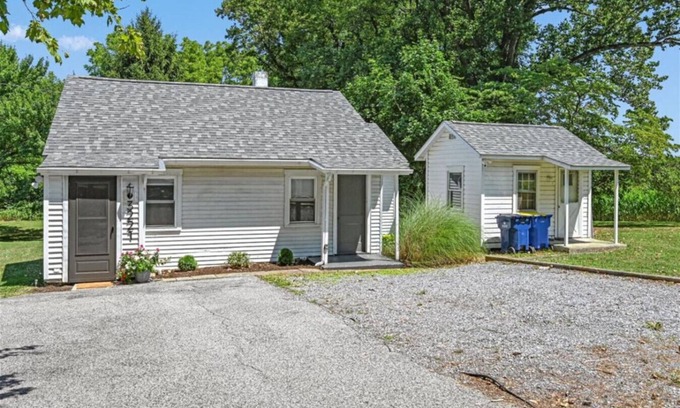 Parkesburg House | Cottage by the Pines