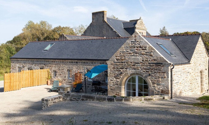 Landrevarzec House | Cottage 'Gite De Charme 8 Pers Tout Neuf' with Shared Terrace and Shared Garden