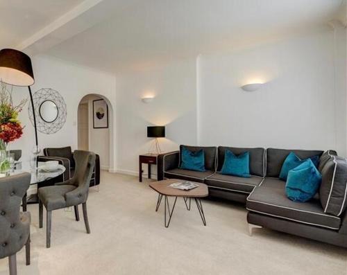 Northampton House | Cottage house