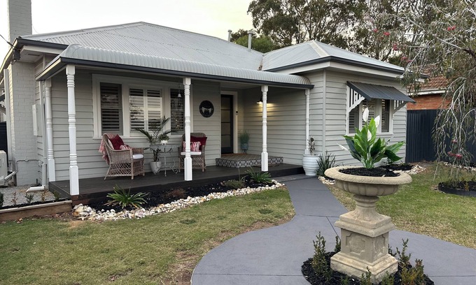 Bacchus Marsh Cottage | Cottage on Dickson - The Perfect Country Escape.