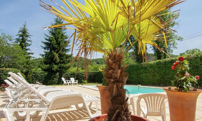 Vezac House | Cottage on small estate with swimming pool