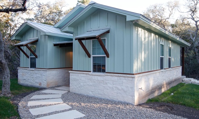 San Marcos Cottage | Cottage on wooded acreage in Texas Hill Country. 5 miles from Wimberley.